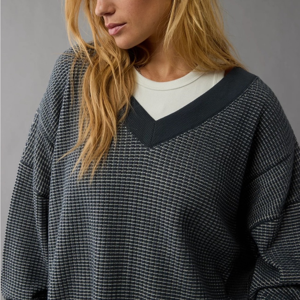 NWT AE Big Hug V-Neck Waffle Navy Sweatshirt